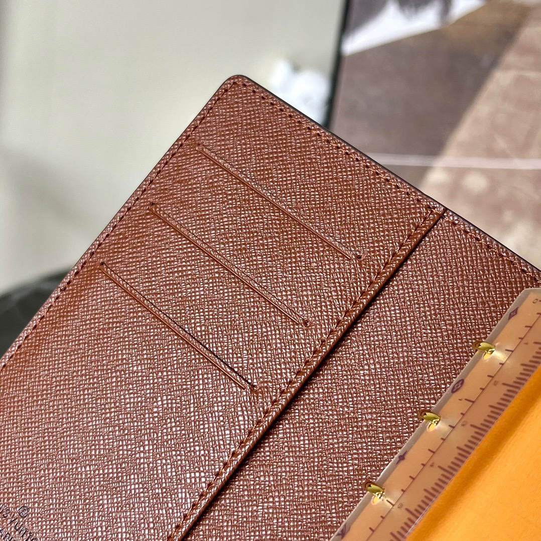 z3705486384080 f0bda15f979e570f563a8dc54621951a - V&iacute; nam Louis Vuitton Si&ecirc;u Cấp TXNLV2699