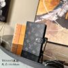 z3705486696543 8fbee3429f5fefcaf24ba83b56d784e0 100x100 - Ví nam Louis Vuitton Siêu Cấp TXNLV2699