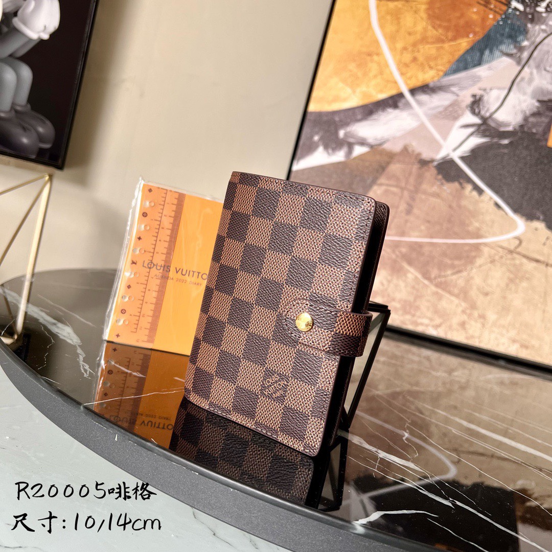 z3705487029345 59a98c9483f83bfb205300552e94a662 - V&iacute; nam Louis Vuitton Si&ecirc;u Cấp TXNLV2701