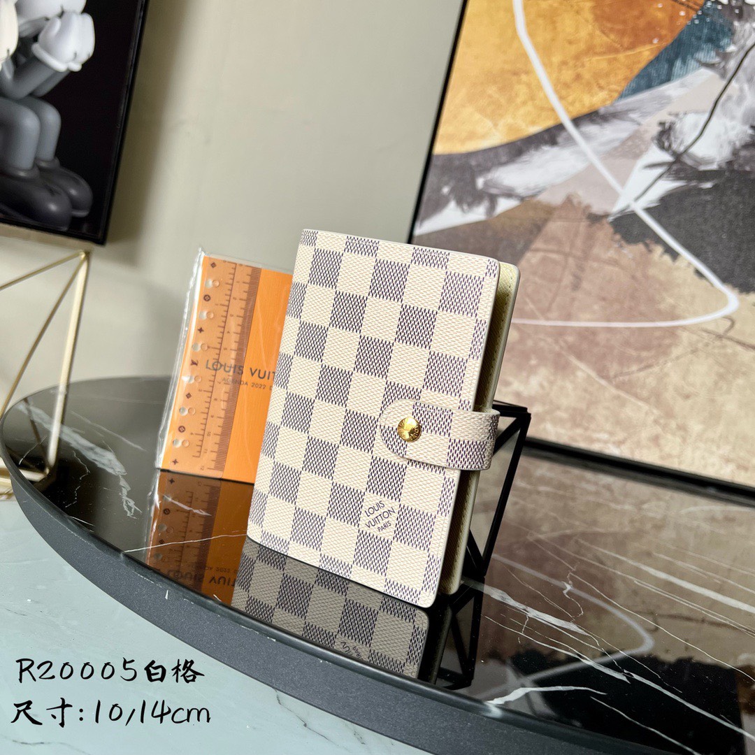 z3705487399207 47270bc4476f8fa199e29f3afedc9f7f - V&iacute; nam Louis Vuitton Si&ecirc;u Cấp TXNLV2702
