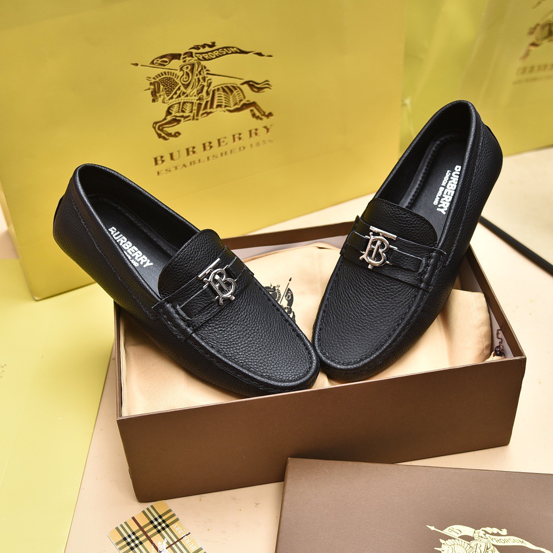 z3723163289304 5bd07f9392ffe5cf4b72adc0407d8a13 - Gi&agrave;y nam Burberry Si&ecirc;u cấp MSBB2717