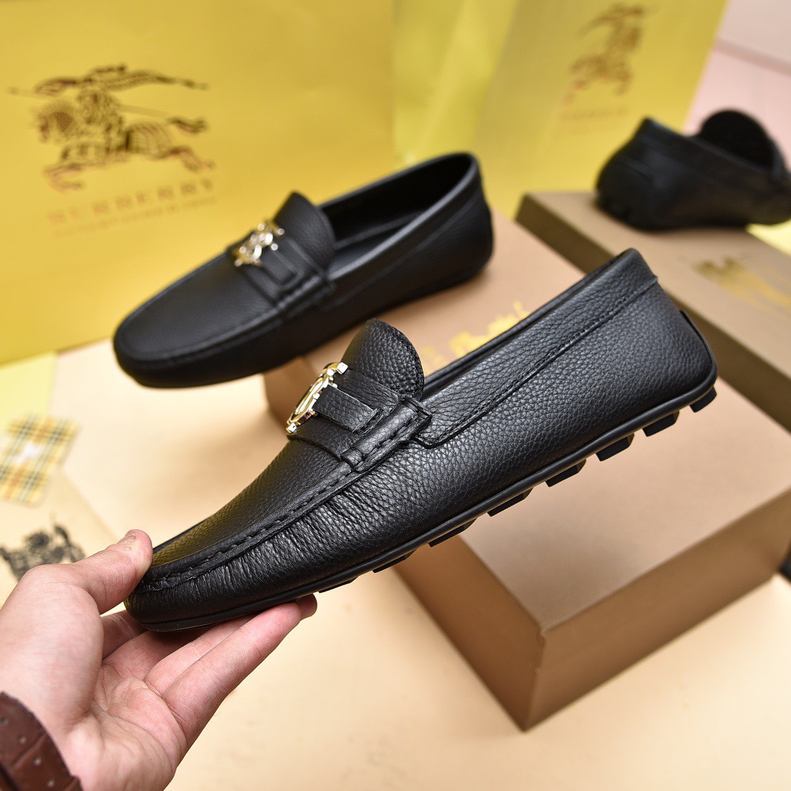 z3723163300704 df917a3ad5d2418fb14e370078614225 - Gi&agrave;y nam Burberry Si&ecirc;u cấp MSBB2717