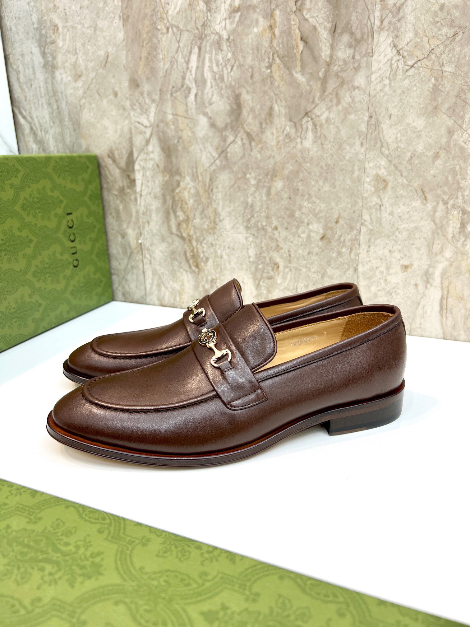 Giày Nam Gucci Siêu Cấp GNGC2722 z3738431392686 0bceb33dc8a8a4656b2a883a01aa4113 510x680 - Giày Nam Gucci Siêu Cấp GNGC2722