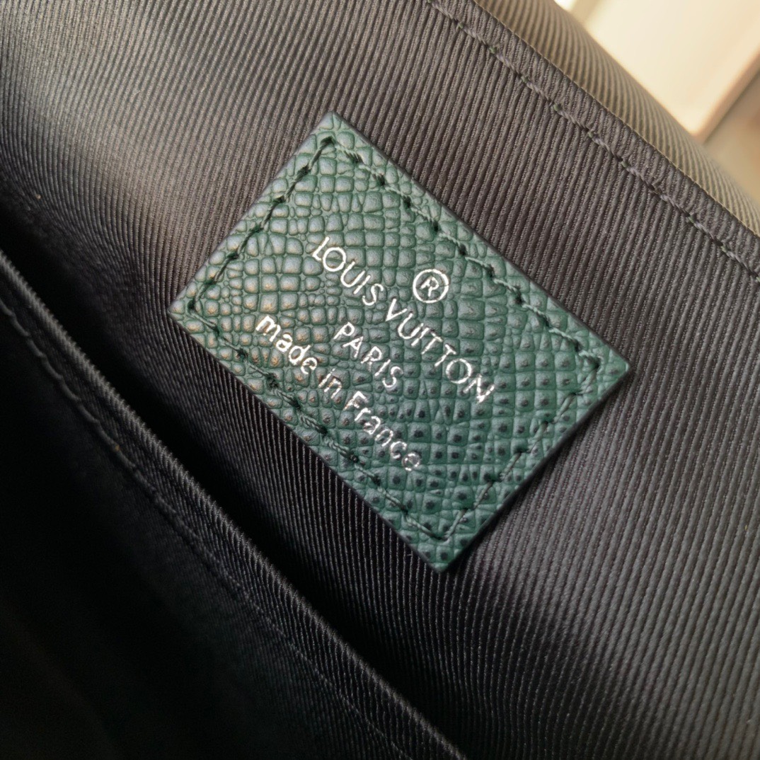 z3744513919722 63c8196f53f4b66cd1ea778e564bbebd - T&uacute;i x&aacute;ch nam Louis Vuitton Si&ecirc;u Cấp TXNLV2732