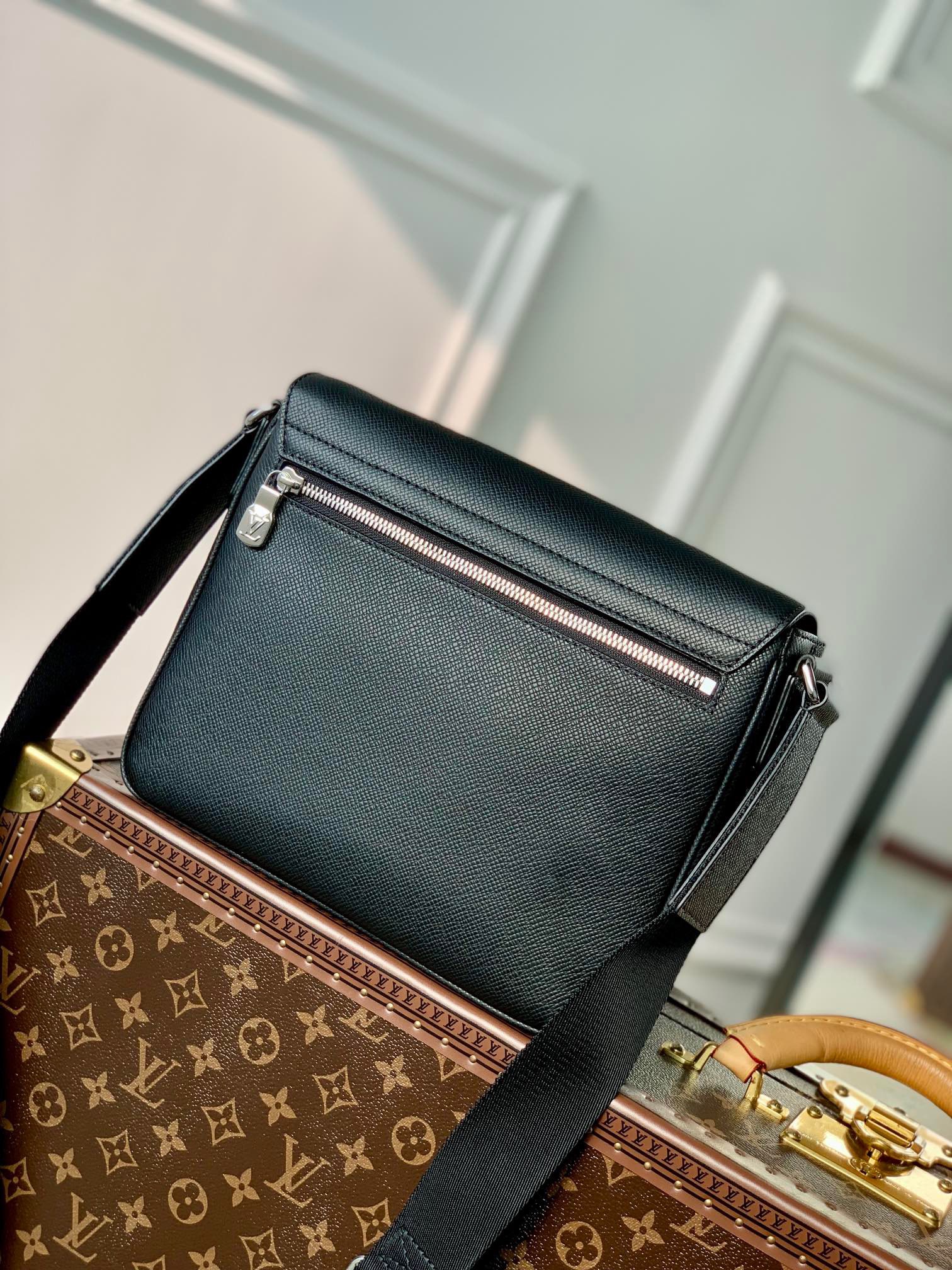 z3744514561982 8901b30e69f9daa88865078fd5ee36df - Túi xách nam Louis Vuitton Siêu Cấp TXNLV2734 z3744514561982 8901b30e69f9daa88865078fd5ee36df - Túi xách nam Louis Vuitton Siêu Cấp TXNLV2734