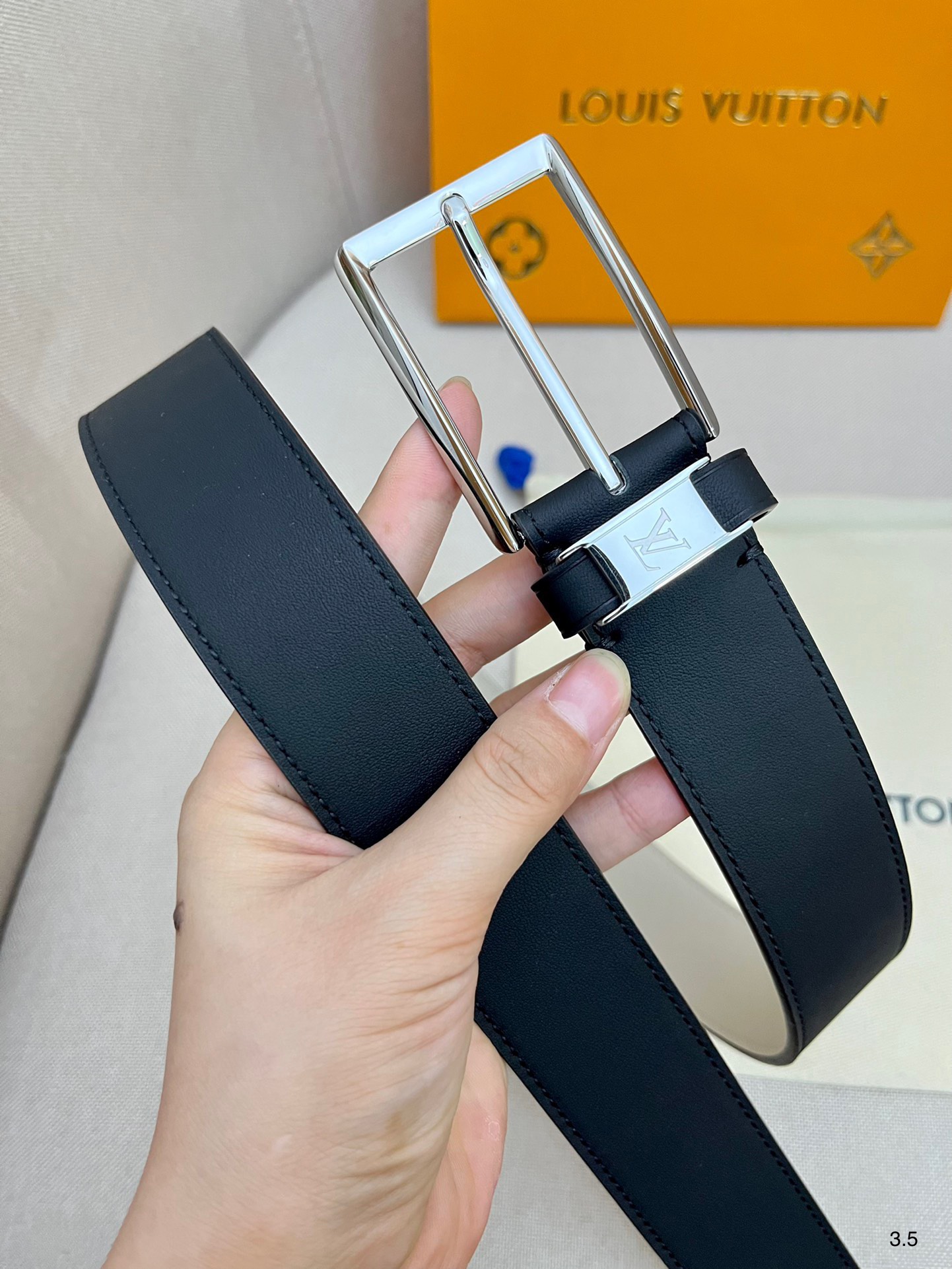 z3757122492138 bde421e9657a9764b7938bc3e202ea9d - Thắt lưng nam Louis Vuitton si&ecirc;u cấp TLSC2739