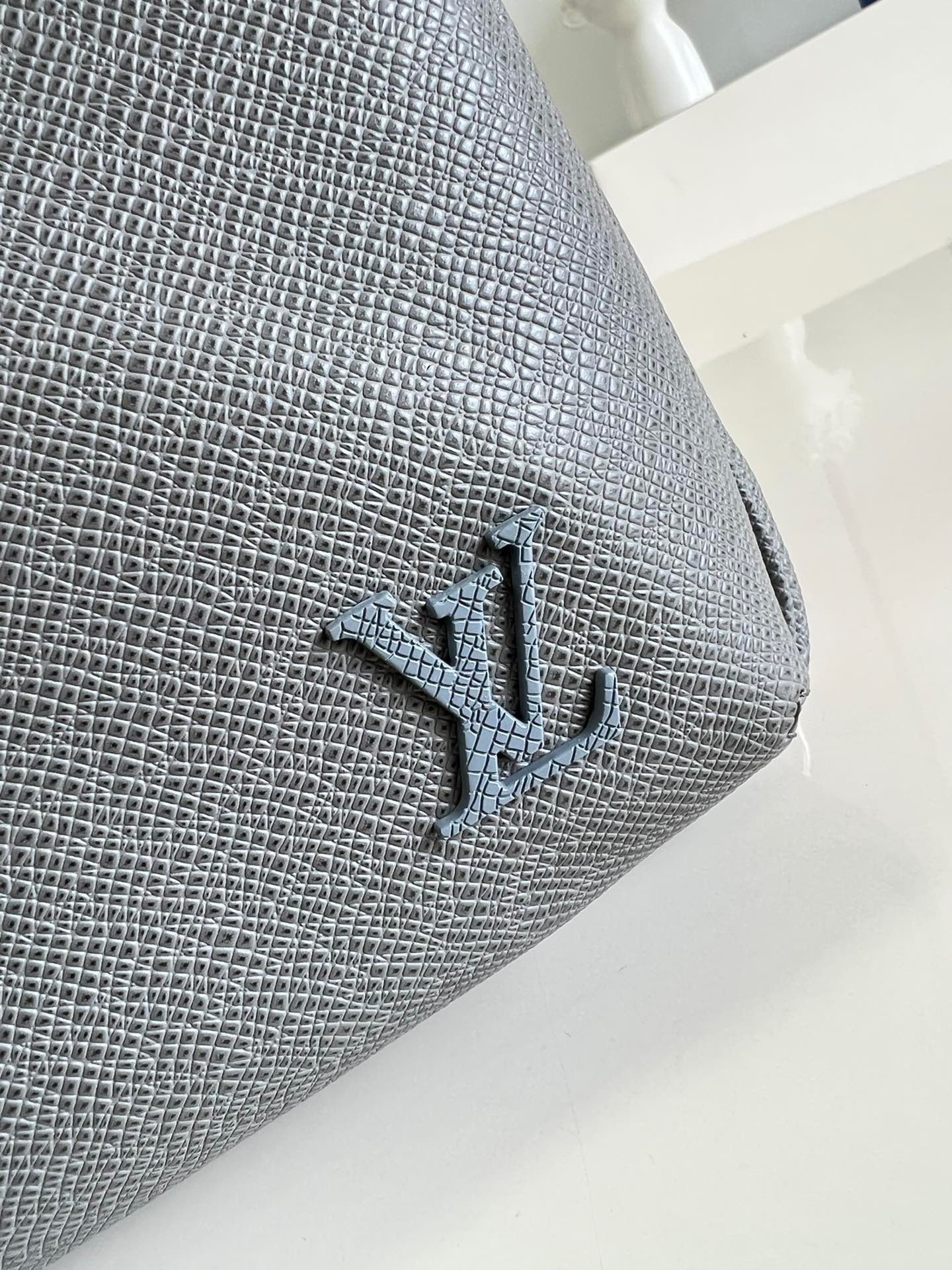 z3759690764203 de0d54b3300e8732a6f862fa9a46904e - Túi xách nam Louis Vuitton Siêu Cấp TXNLV2740 z3759690764203 de0d54b3300e8732a6f862fa9a46904e - Túi xách nam Louis Vuitton Siêu Cấp TXNLV2740