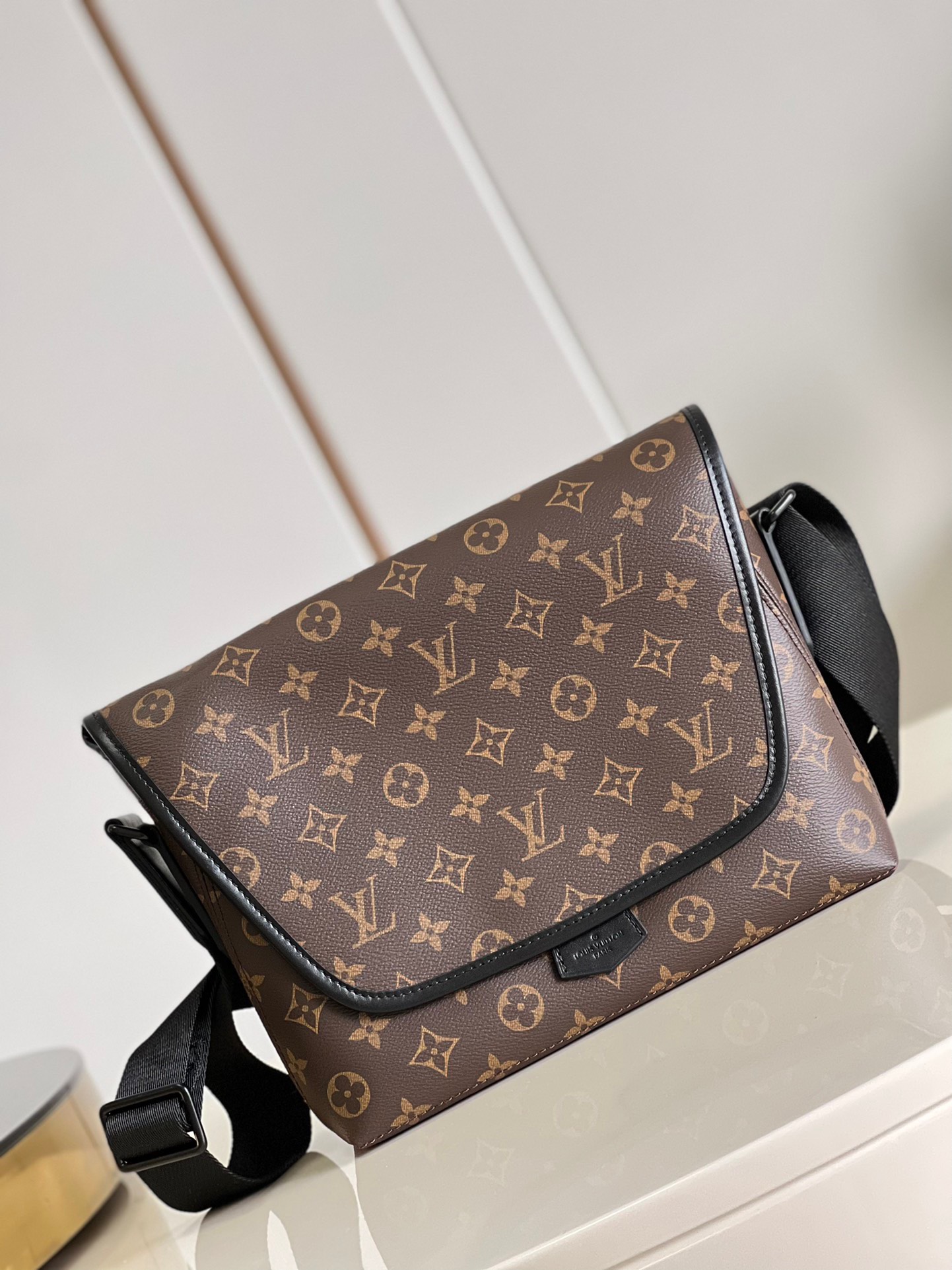 z3759693448599 789a30757fee73d092a4509be7470939 - T&uacute;i x&aacute;ch nam Louis Vuitton Si&ecirc;u Cấp TXNLV2745