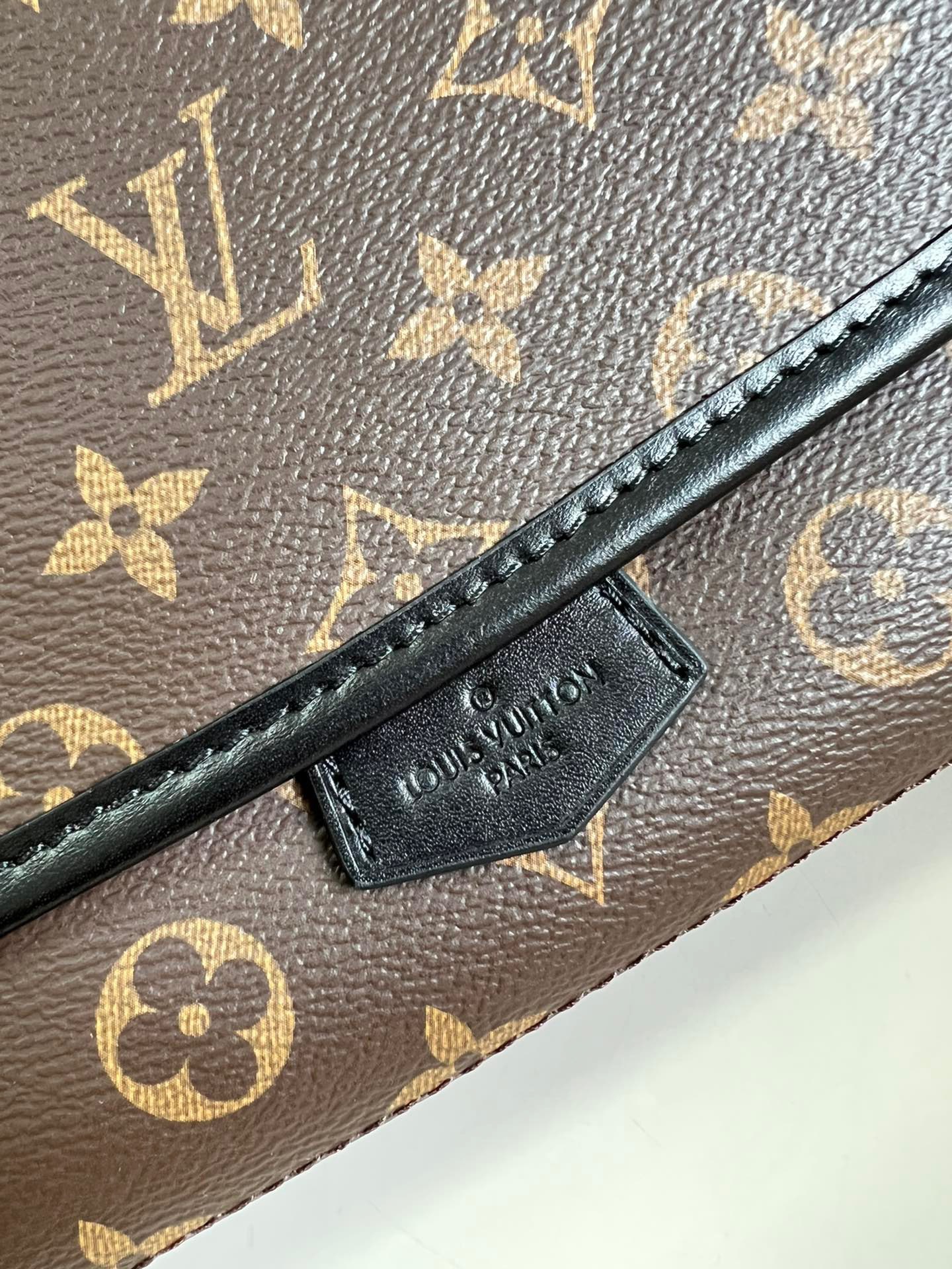 z3759693488380 1b71ec936e1ac75c58a6d25d9a5e47df - T&uacute;i x&aacute;ch nam Louis Vuitton Si&ecirc;u Cấp TXNLV2745
