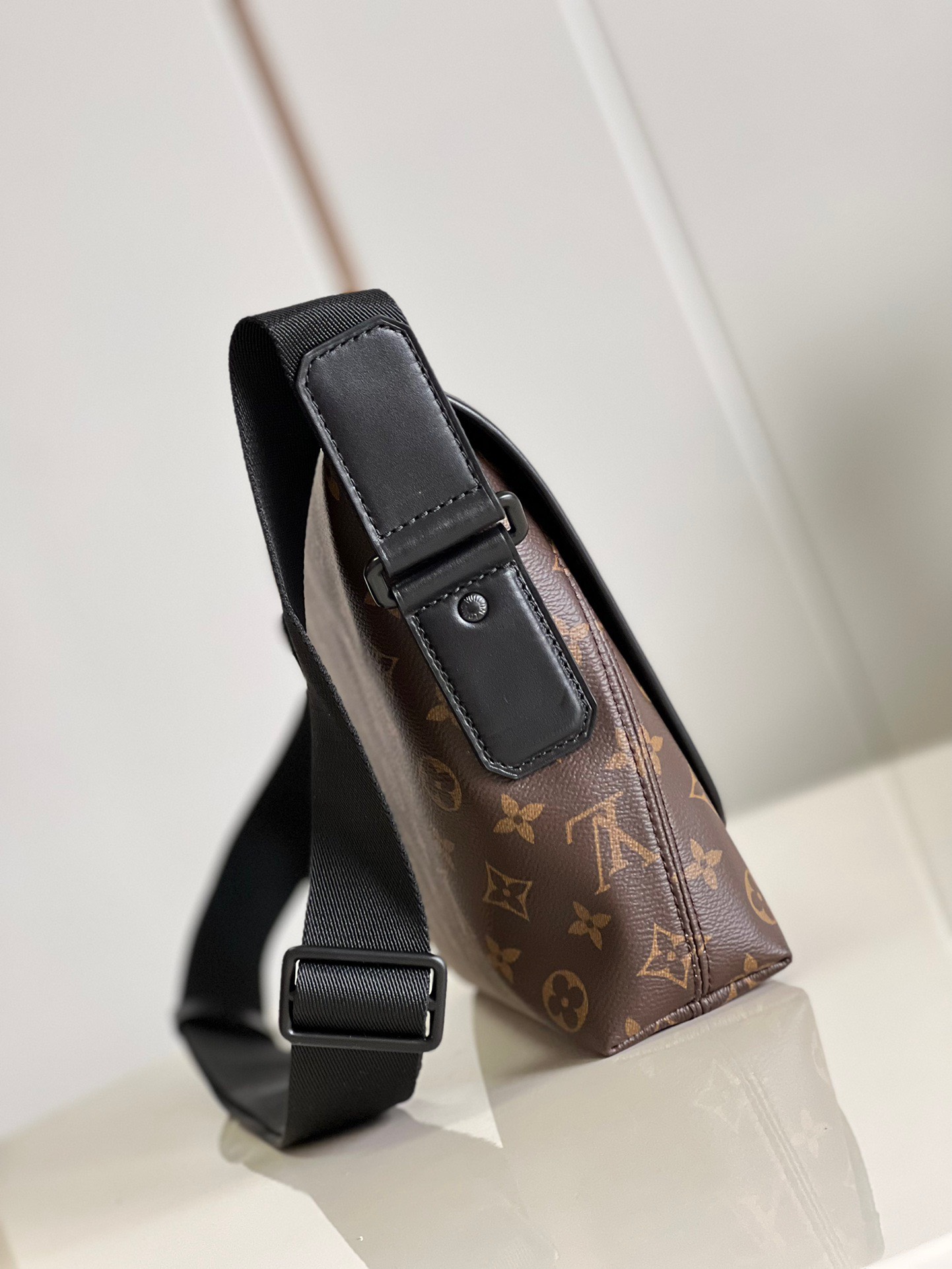 z3759693513167 084b6e27fef861454974c27843283db8 - T&uacute;i x&aacute;ch nam Louis Vuitton Si&ecirc;u Cấp TXNLV2745