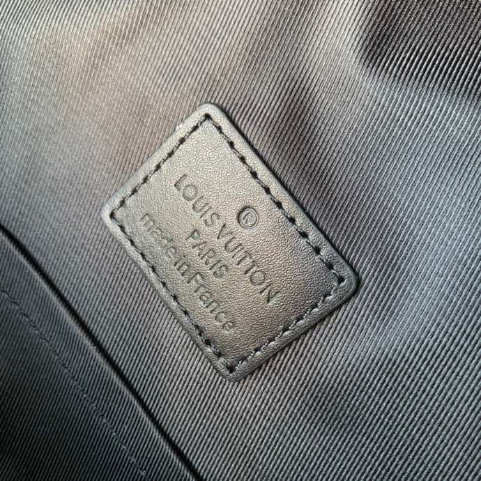 z3793117591255 8ccd2fdfd37cb8c5480212816b030f4a - Túi xách nam Louis Vuitton Siêu Cấp TXNLV2778 z3793117591255 8ccd2fdfd37cb8c5480212816b030f4a - Túi xách nam Louis Vuitton Siêu Cấp TXNLV2778