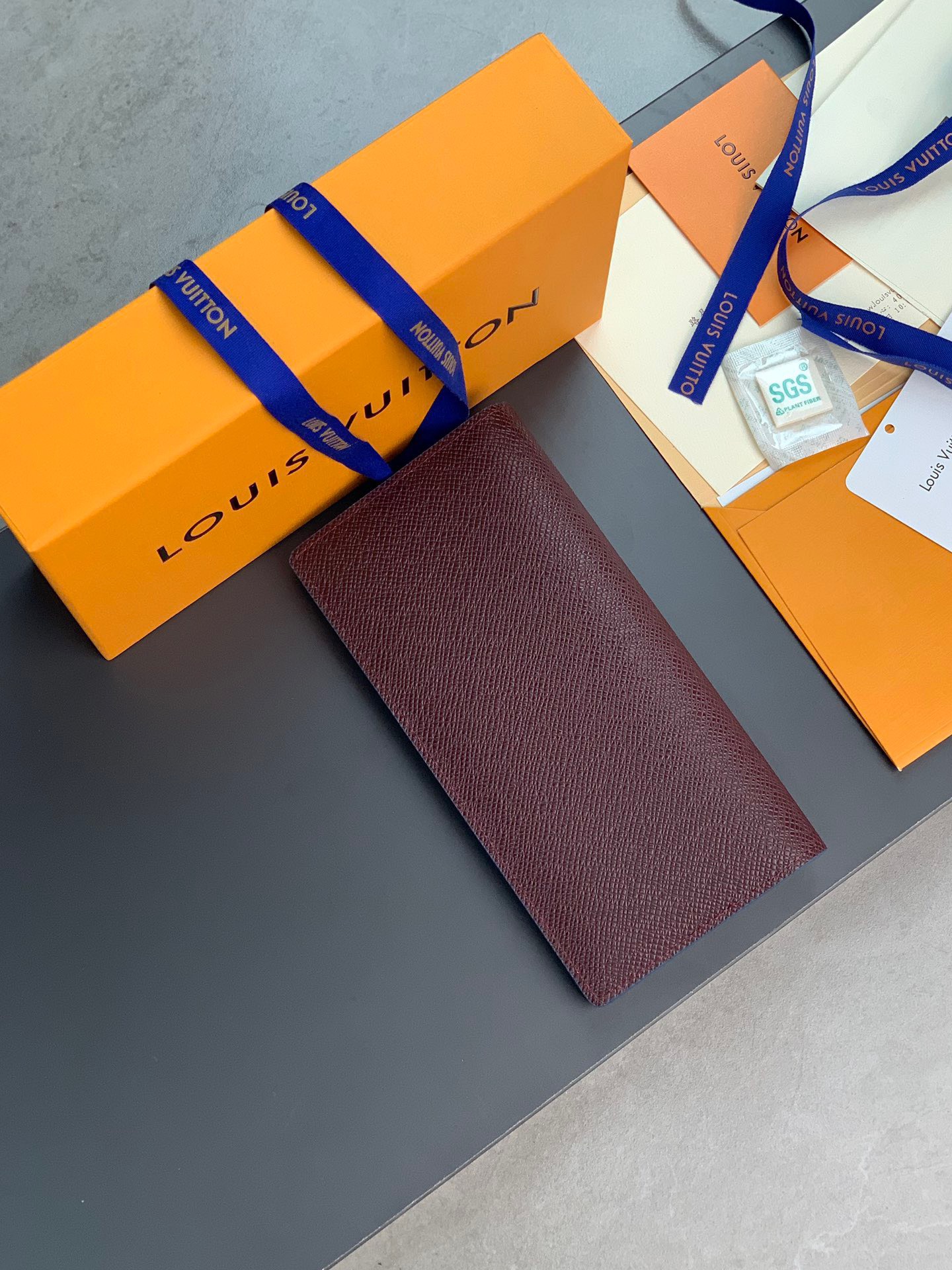 Ví nam Louis Vuitton Siêu Cấp TXNLV2820 z3827507064625 98955f084c8f66e0e22ffa56c33292cd 510x680 - Ví nam Louis Vuitton Siêu Cấp TXNLV2820