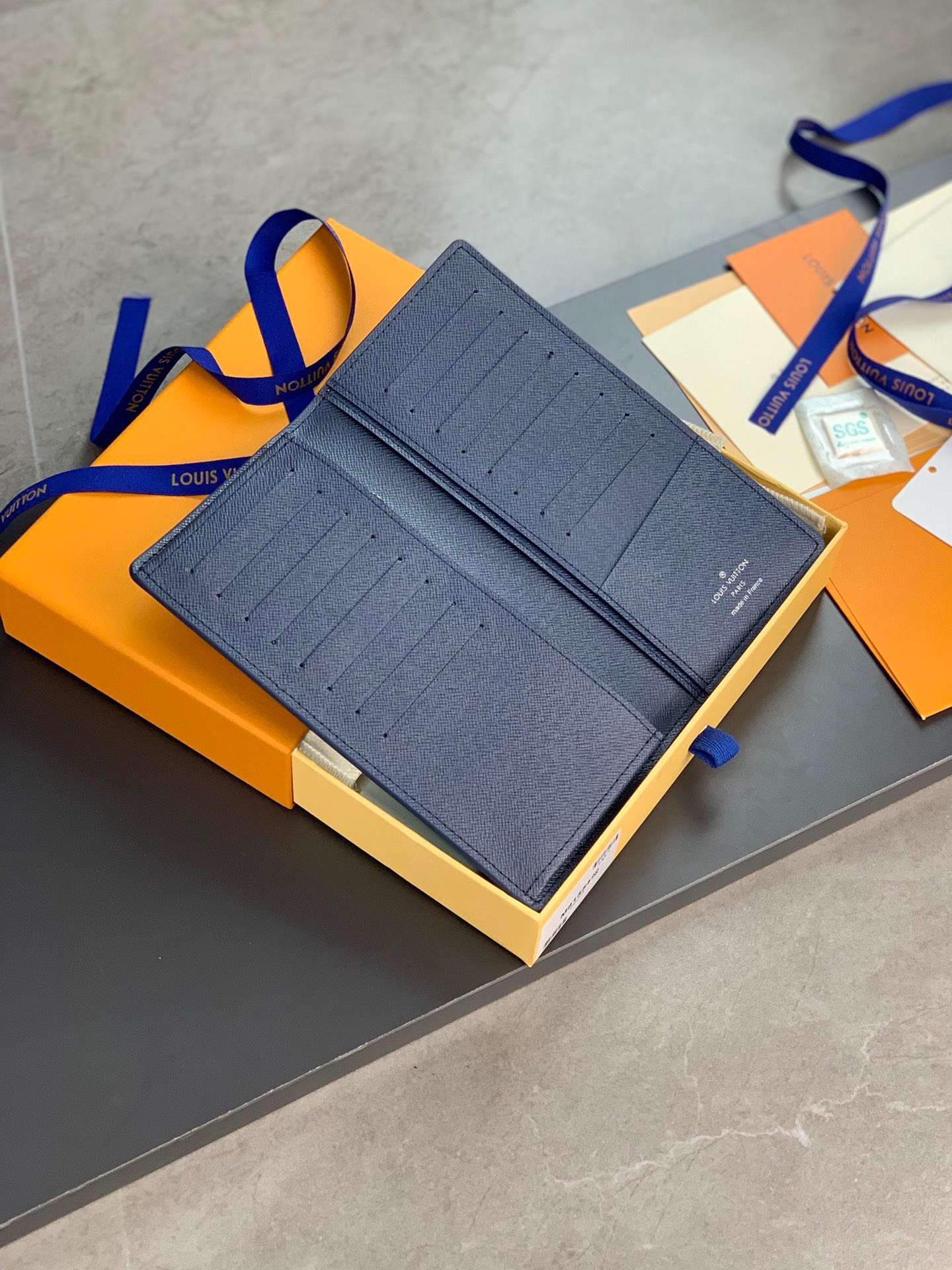 Ví nam Louis Vuitton Siêu Cấp TXNLV2820 z3827507066230 9739c475ef65ec2319f10ea31366b48a 510x680 - Ví nam Louis Vuitton Siêu Cấp TXNLV2820