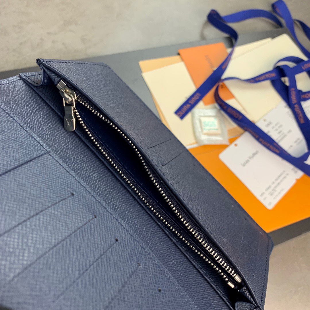 Ví nam Louis Vuitton Siêu Cấp TXNLV2820 z3827507139248 75ff75c6a2b4b35408b528e2dd226612 510x510 - Ví nam Louis Vuitton Siêu Cấp TXNLV2820