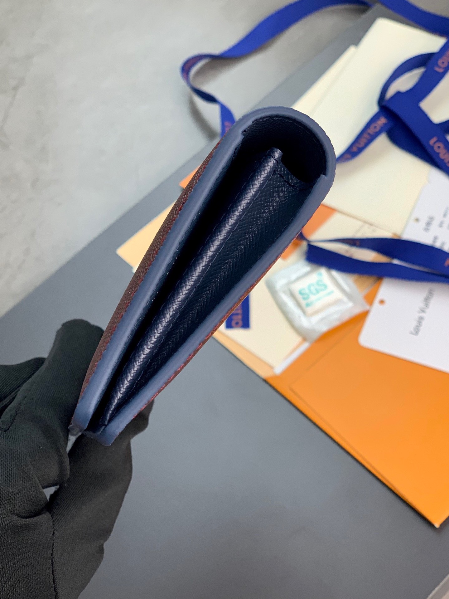 Ví nam Louis Vuitton Siêu Cấp TXNLV2820 z3827507235187 5c6ef1785ecaf150af8a3a90b30aa73e 510x680 - Ví nam Louis Vuitton Siêu Cấp TXNLV2820