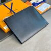 z3830195223778 f9db7cf1b7ef189199c322079f3bc891 100x100 - Ví nam Louis Vuitton Siêu Cấp TXNLV2825