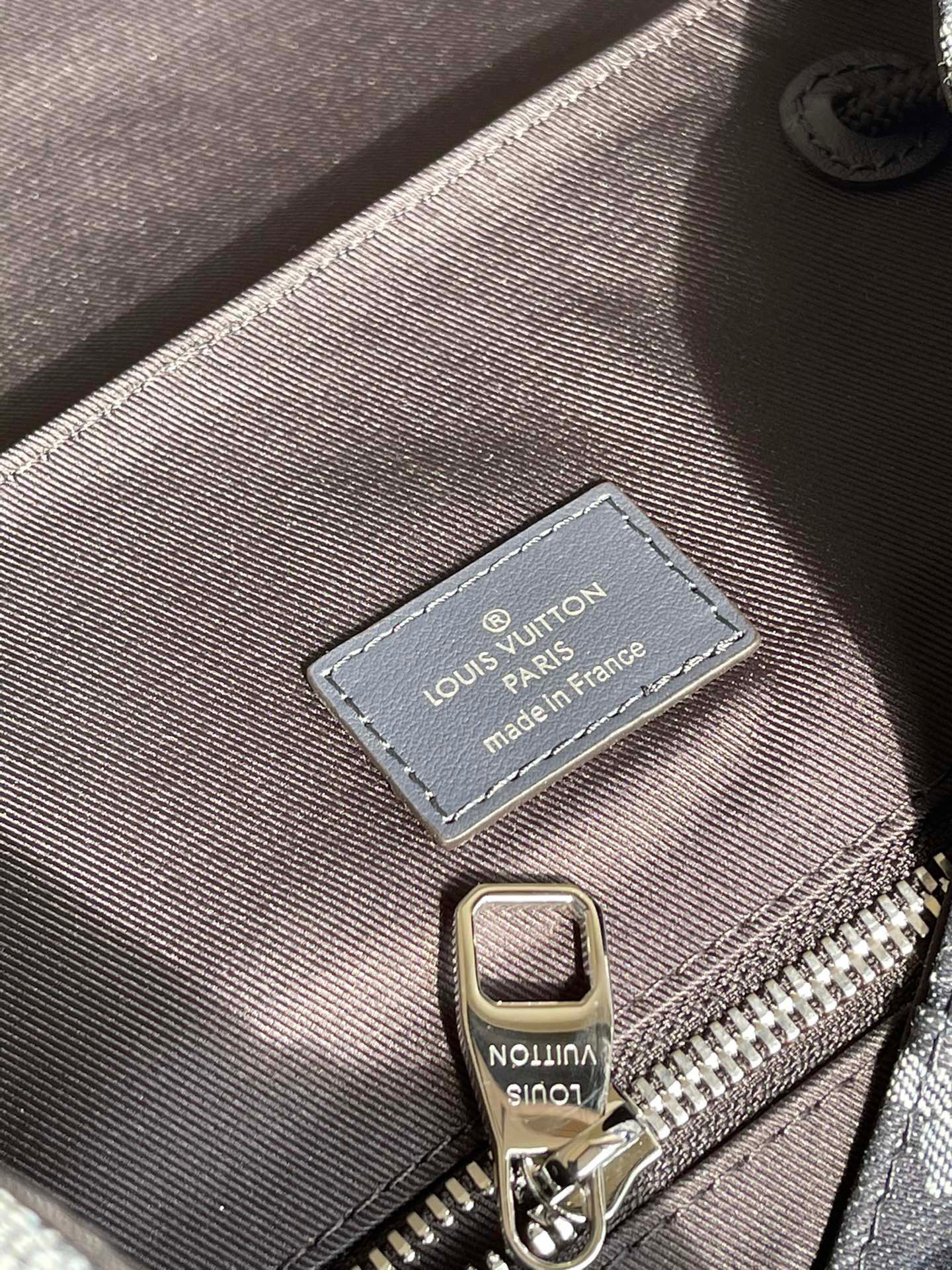 z3853573557251 6cade1a257bbb250c0ab455f7a00cec4 - T&uacute;i x&aacute;ch nam Louis Vuitton Si&ecirc;u Cấp TXNLV2850
