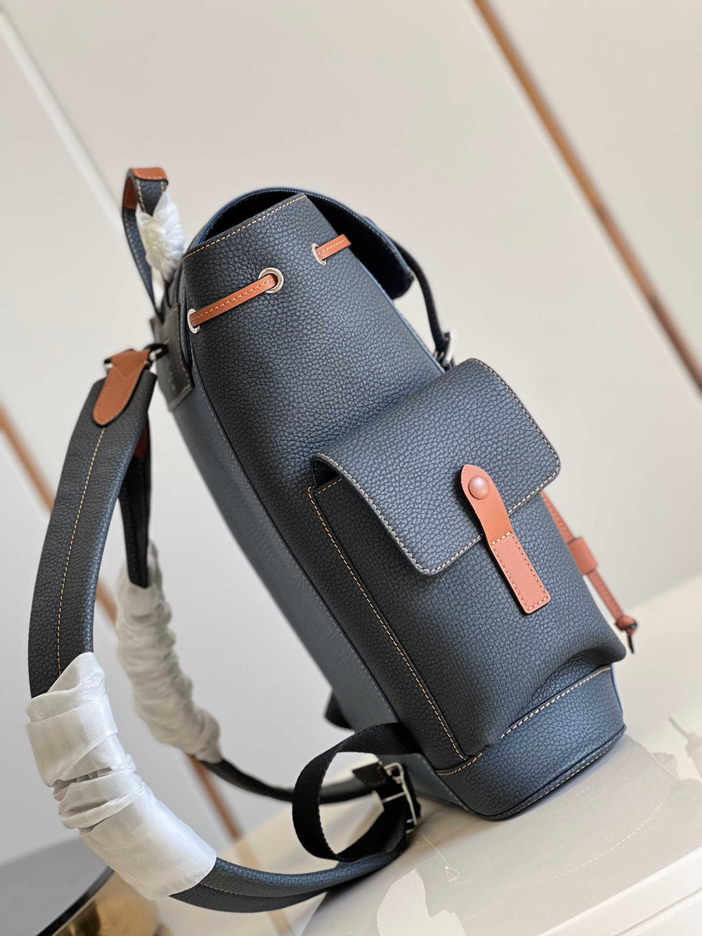 z3853573923754 95ed9e102f4f195c19e97a49ebf51ae2 - T&uacute;i x&aacute;ch nam Louis Vuitton Si&ecirc;u Cấp TXNLV2851