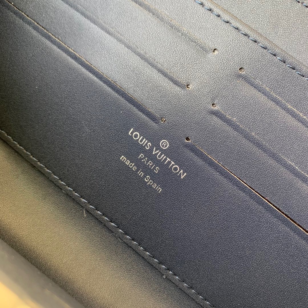 z3943040504134 2eb7c0c12fc478ccb8e6d928b52a8414 - V&iacute; nam Louis Vuitton Si&ecirc;u Cấp TXNLV2930