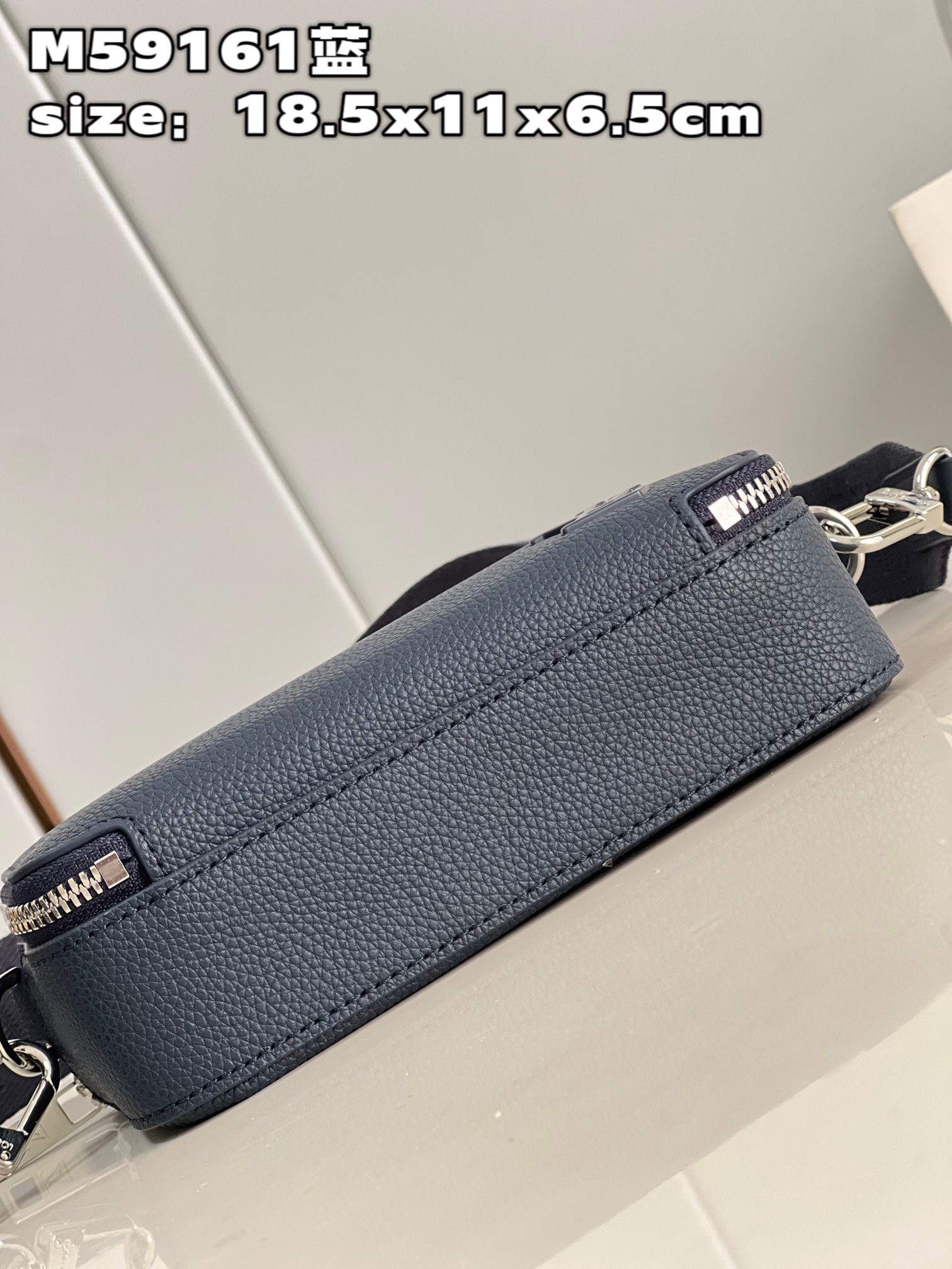z4007126431146 a33ac5f40284bc3f4de949113f24d9a7 - T&uacute;i x&aacute;ch nam Louis Vuitton Si&ecirc;u Cấp TXNLV2977