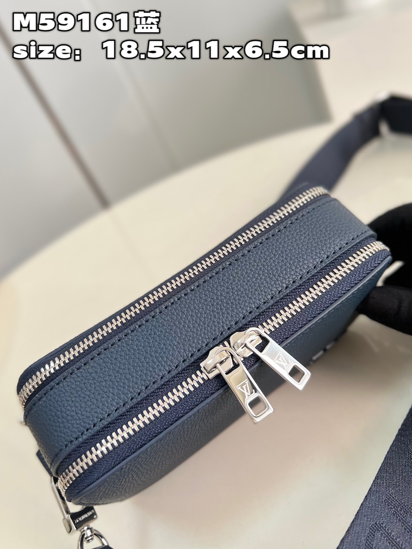 z4007126439404 dc4986c5b88a89a0a4bc8667892059ab - T&uacute;i x&aacute;ch nam Louis Vuitton Si&ecirc;u Cấp TXNLV2977