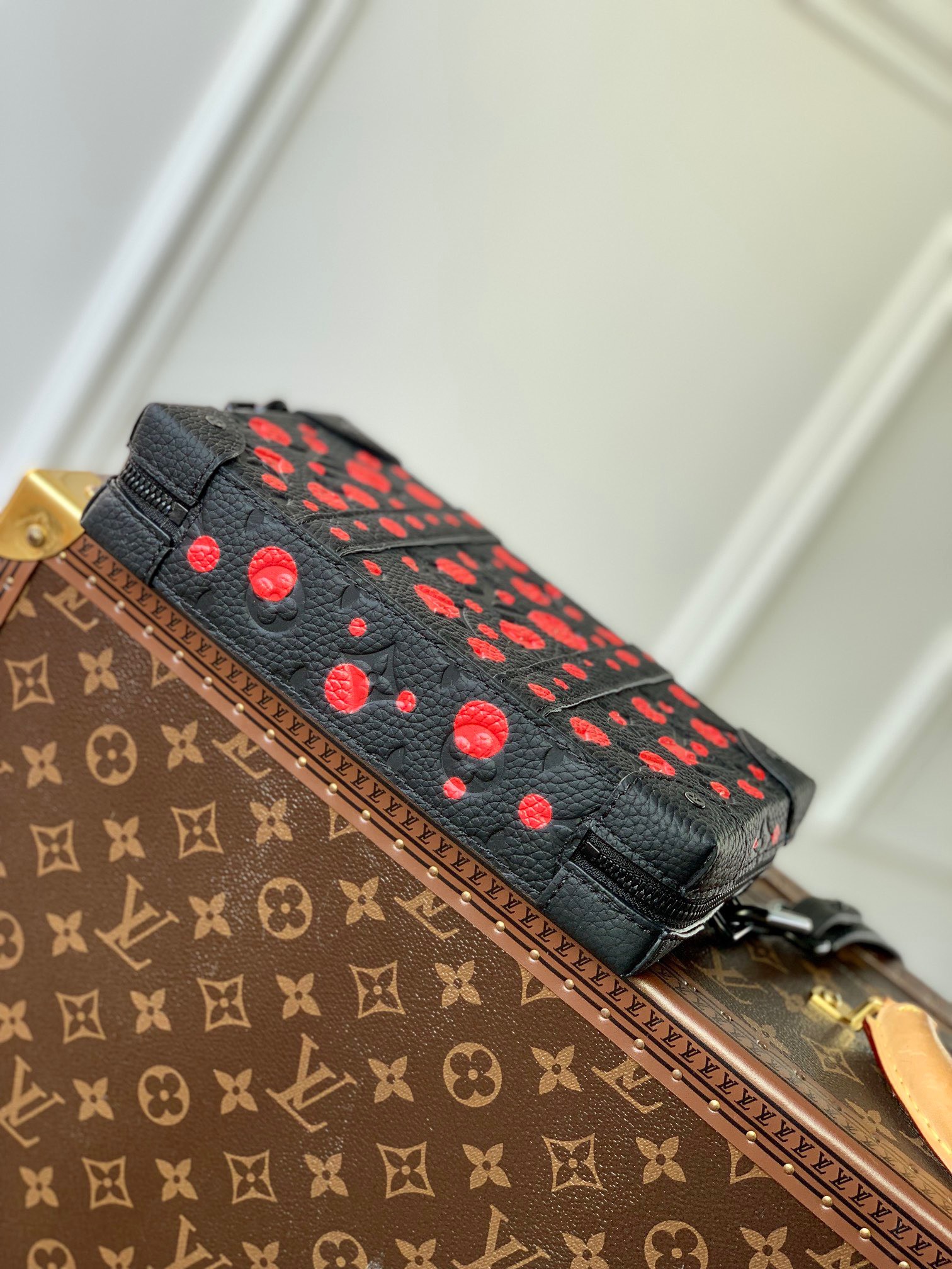 z4012052751369 af55dd71ea6a30c6ae387ee4057ad5d7 - T&uacute;i x&aacute;ch nam Louis Vuitton Si&ecirc;u Cấp TXNLV2982