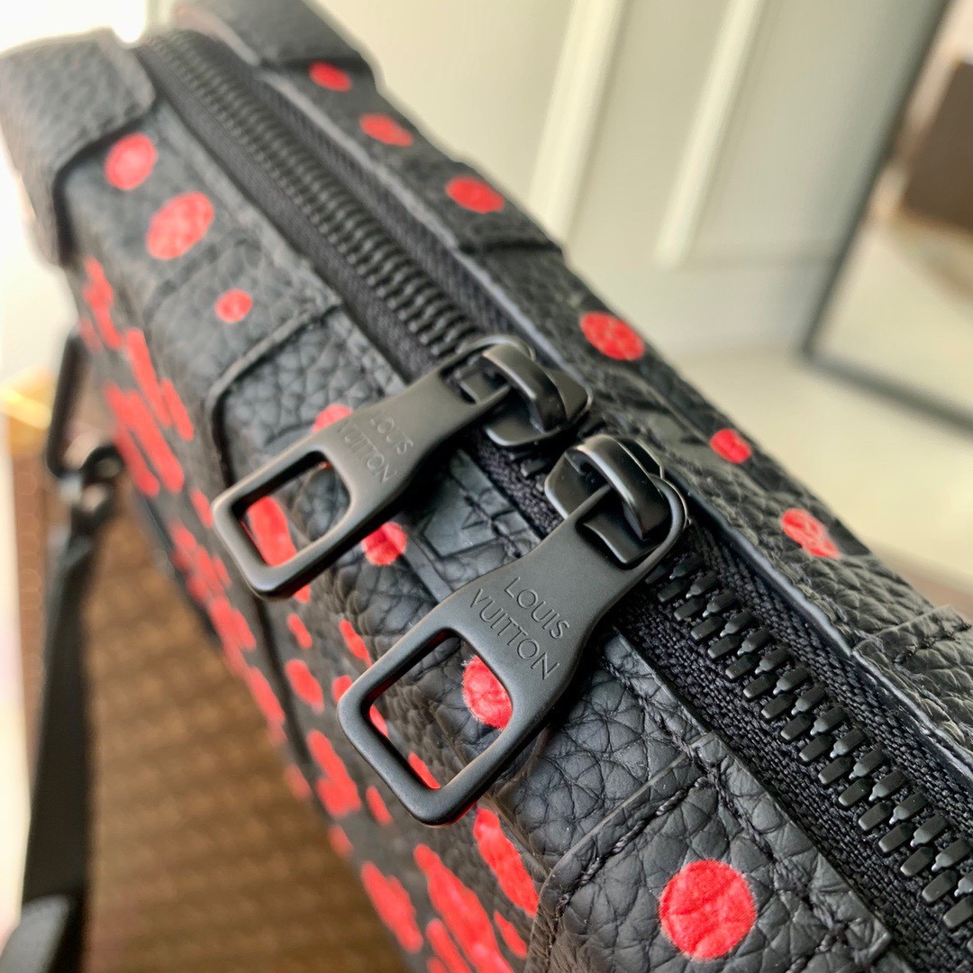 z4012052790888 5061114539677d6c3262773b8be99aef - T&uacute;i x&aacute;ch nam Louis Vuitton Si&ecirc;u Cấp TXNLV2982