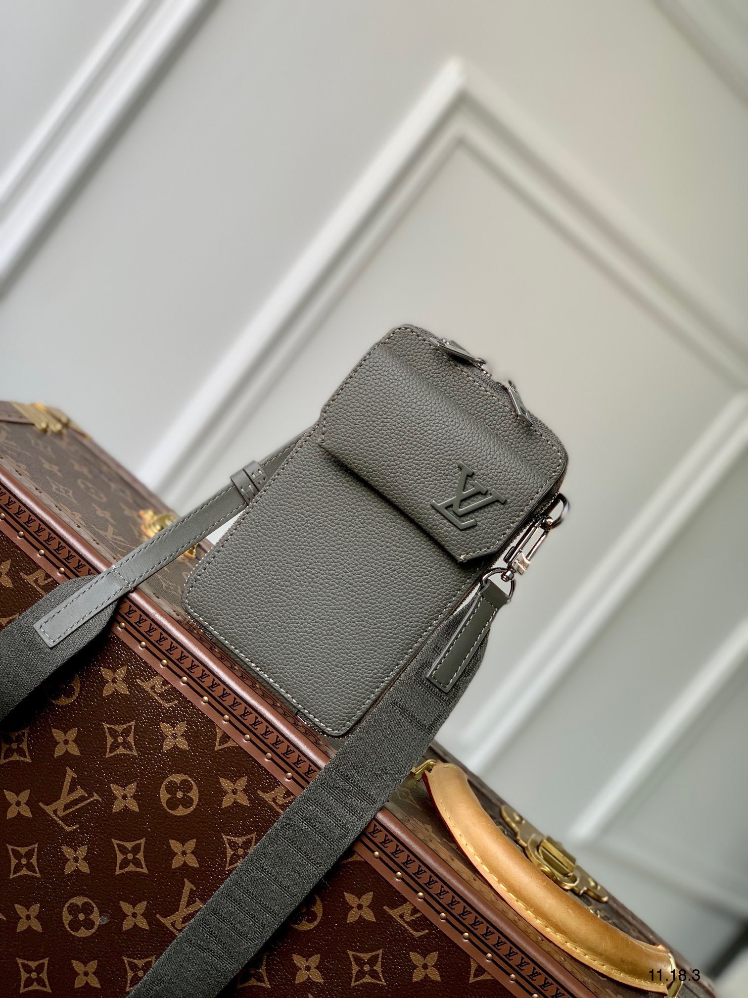 z4027865677628 6fd05e4888422afcb423e5a117e195bb - T&uacute;i x&aacute;ch nam Louis Vuitton Si&ecirc;u Cấp TXNLV2987