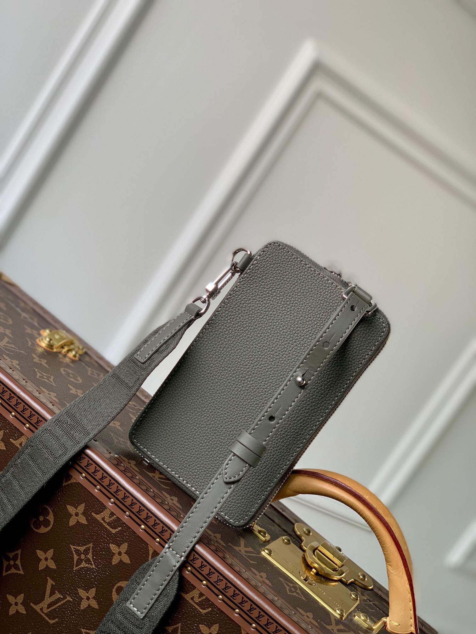 z4027865683152 478af140fc83e637c4088c48f20d4aa1 - T&uacute;i x&aacute;ch nam Louis Vuitton Si&ecirc;u Cấp TXNLV2987