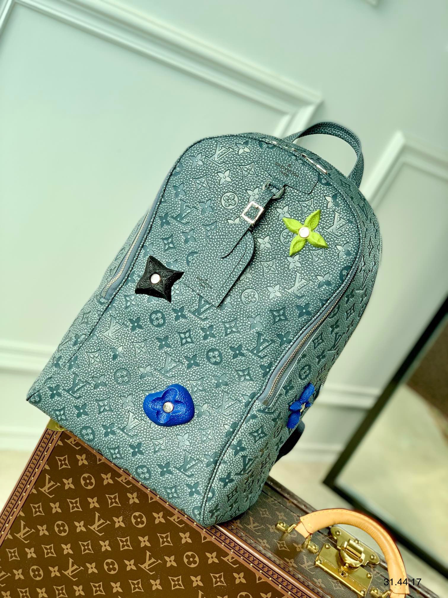 z4077926455996 2e5eaacf832d366c29050e3f920d24cb - T&uacute;i x&aacute;ch nam Louis Vuitton Si&ecirc;u Cấp TXNLV3005