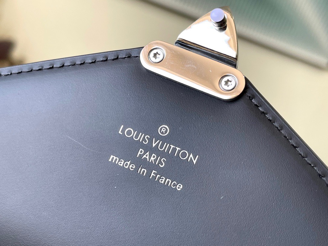 Ví nam Louis Vuitton Siêu Cấp TXNLV3009 z4081103888046 7f5d6935e8e5dd7950f2d215d842c3d0 510x383 - Ví nam Louis Vuitton Siêu Cấp TXNLV3009