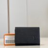 z4098577691362 f3b5f88eec9eecb5981590727a87cd1b 100x100 - Ví nam Louis Vuitton Siêu Cấp TXNLV3017