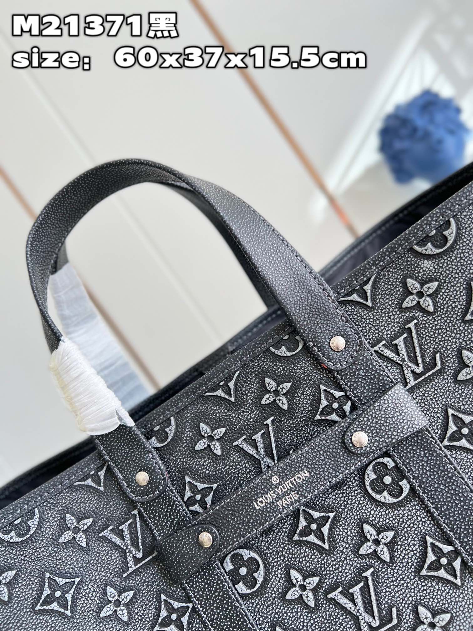 z4100660703667 30ae05b86f0b1d275f096e46471dc3f1 - Túi xách nam Louis Vuitton Siêu Cấp TXNLV3020 z4100660703667 30ae05b86f0b1d275f096e46471dc3f1 - Túi xách nam Louis Vuitton Siêu Cấp TXNLV3020