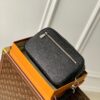 z4110896031299 0bb8d0d0a195e804251f15278e5797e1 100x100 - Ví nam Louis Vuitton Siêu Cấp TXNLV3026