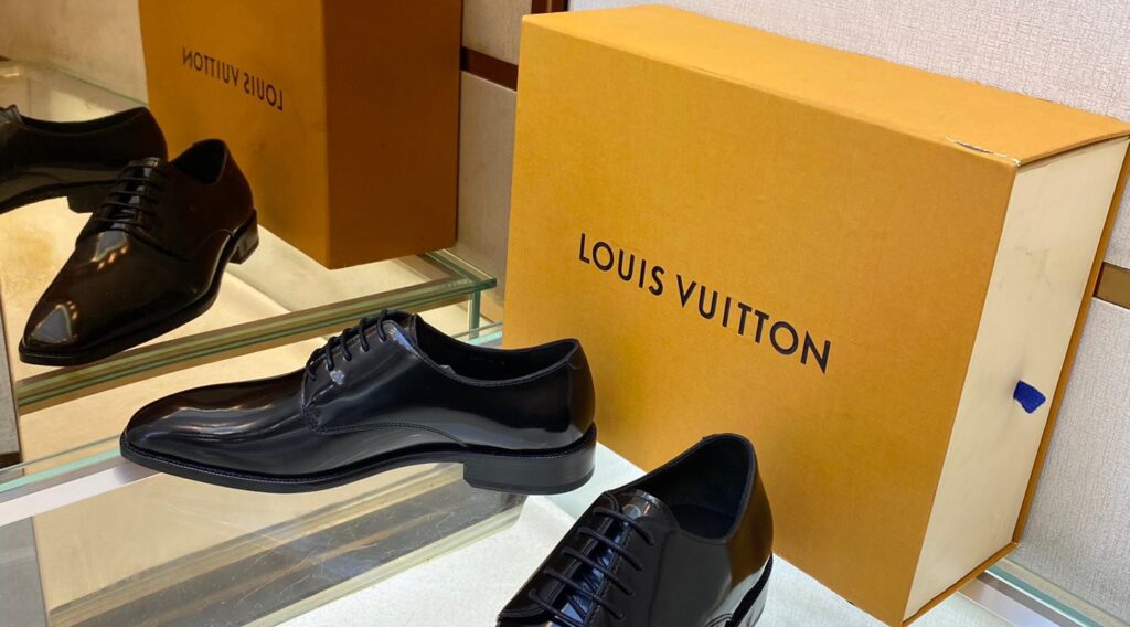 z4118578537934 d5d2eac95847626b3c58f1c85bd97f19 1024x568 - Gi&agrave;y Nam Louis Vuitton Si&ecirc;u Cấp GNLV3032