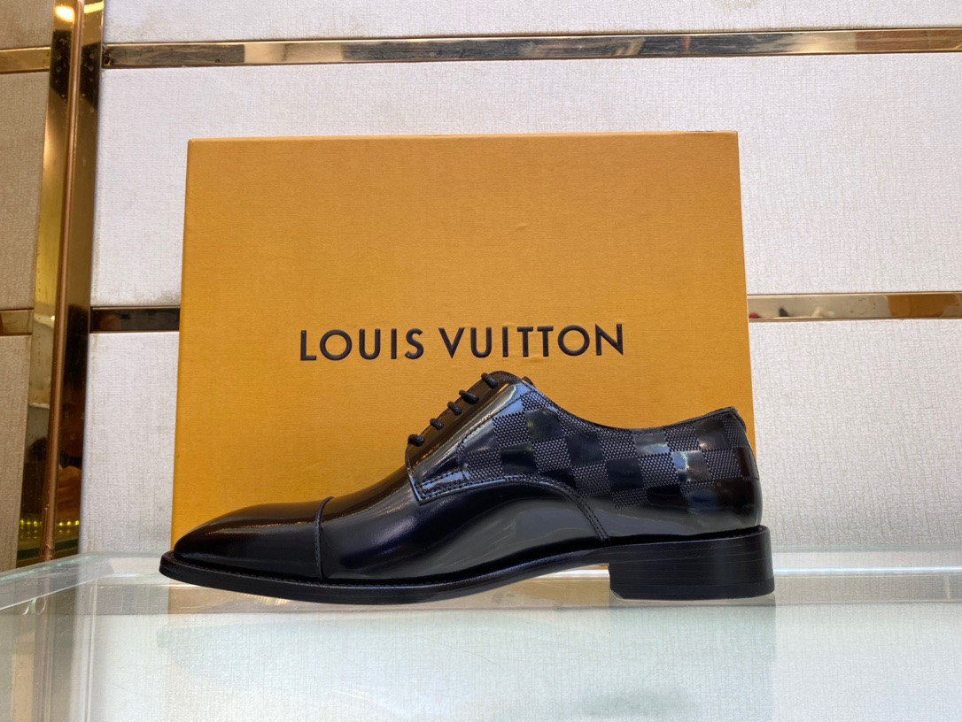 z4118582827468 8dc9f424ecf8cc7b3c23377ca024f221 - Gi&agrave;y Nam Louis Vuitton Si&ecirc;u Cấp GNLV3037