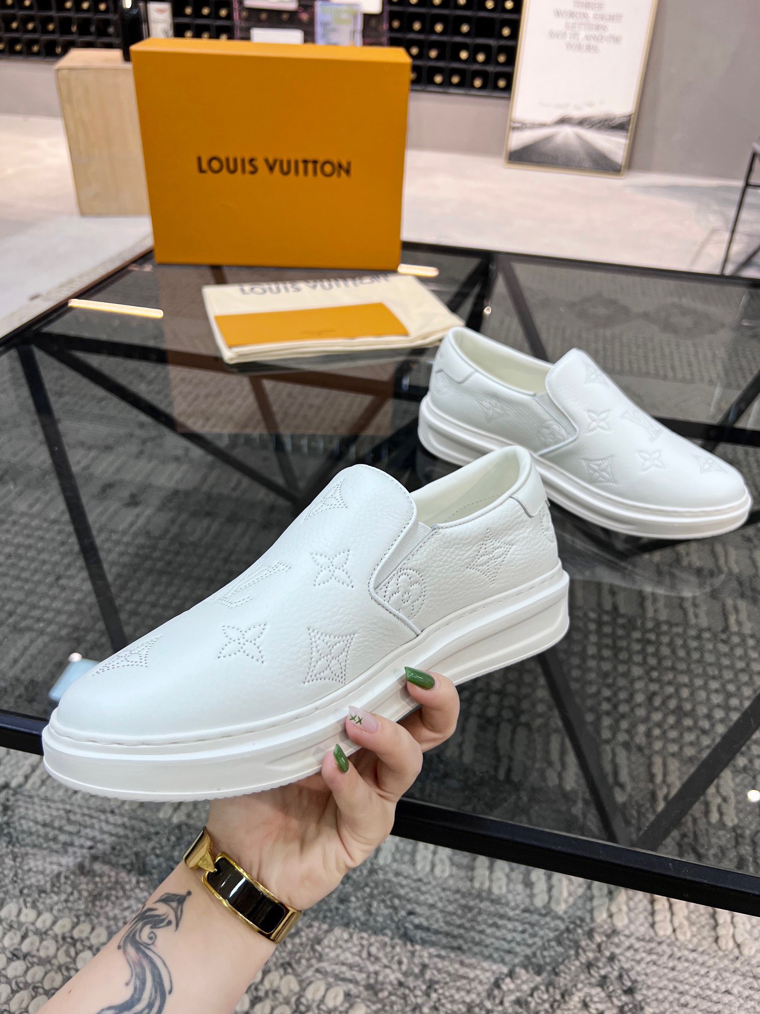 z4168439708942 440d0c3d1c32f833d4541ee7064404f1 - Gi&agrave;y Nam Louis Vuitton Si&ecirc;u Cấp GNLV3066