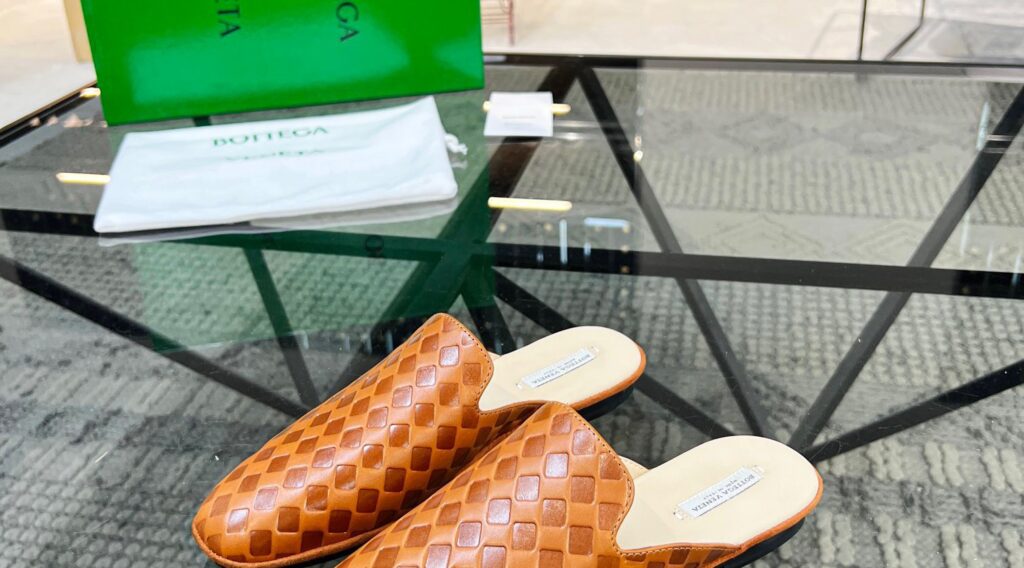 z4191493833354 105708f36230f1f5482acca684f5e887 1024x568 - Gi&agrave;y nam Bottega Veneta si&ecirc;u cấp MSSC3084
