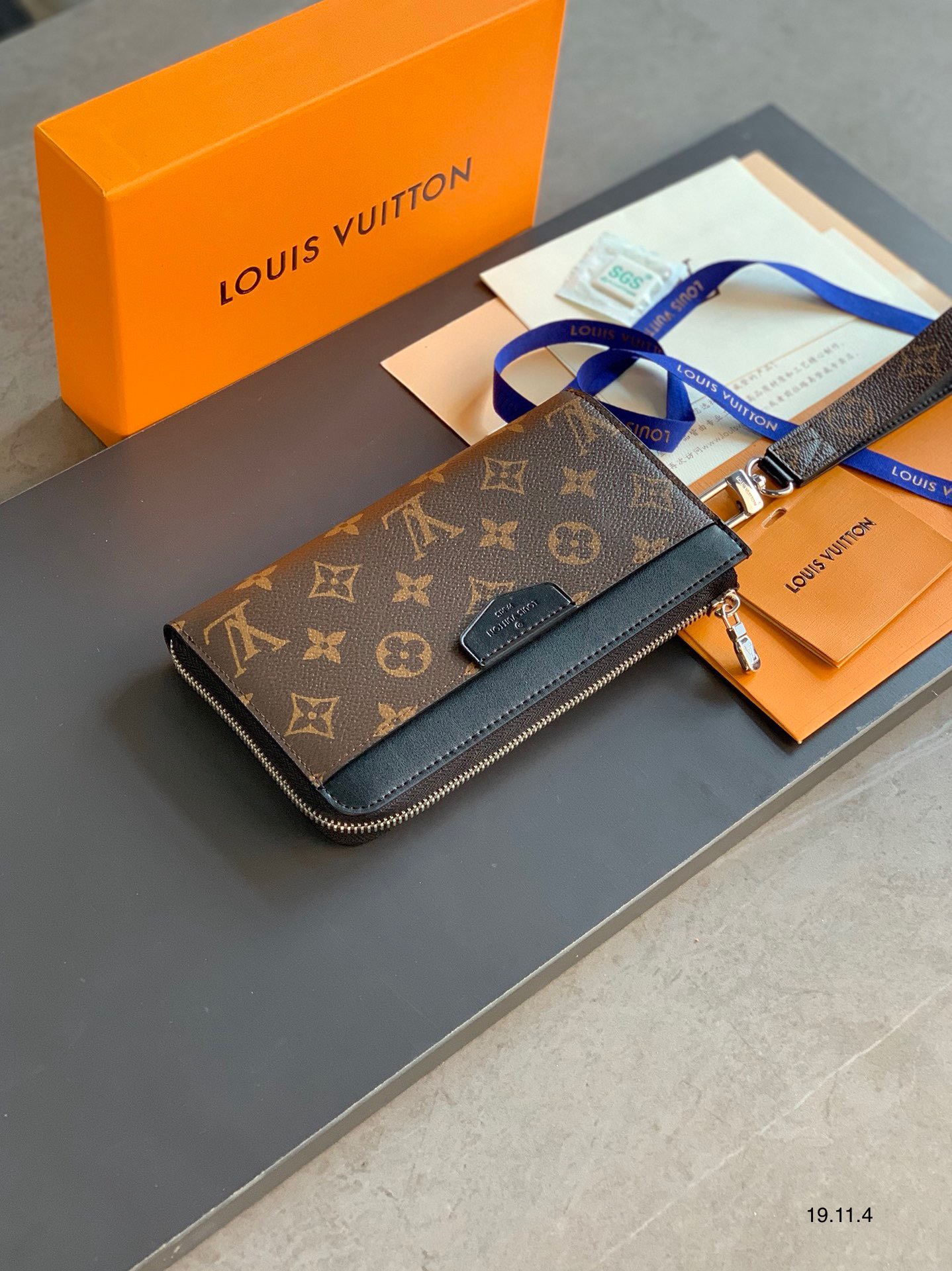 z4201806717987 151aa528b231fbb1068ed457c9466a38 - V&iacute; nam Louis Vuitton Si&ecirc;u Cấp TXNLV3092