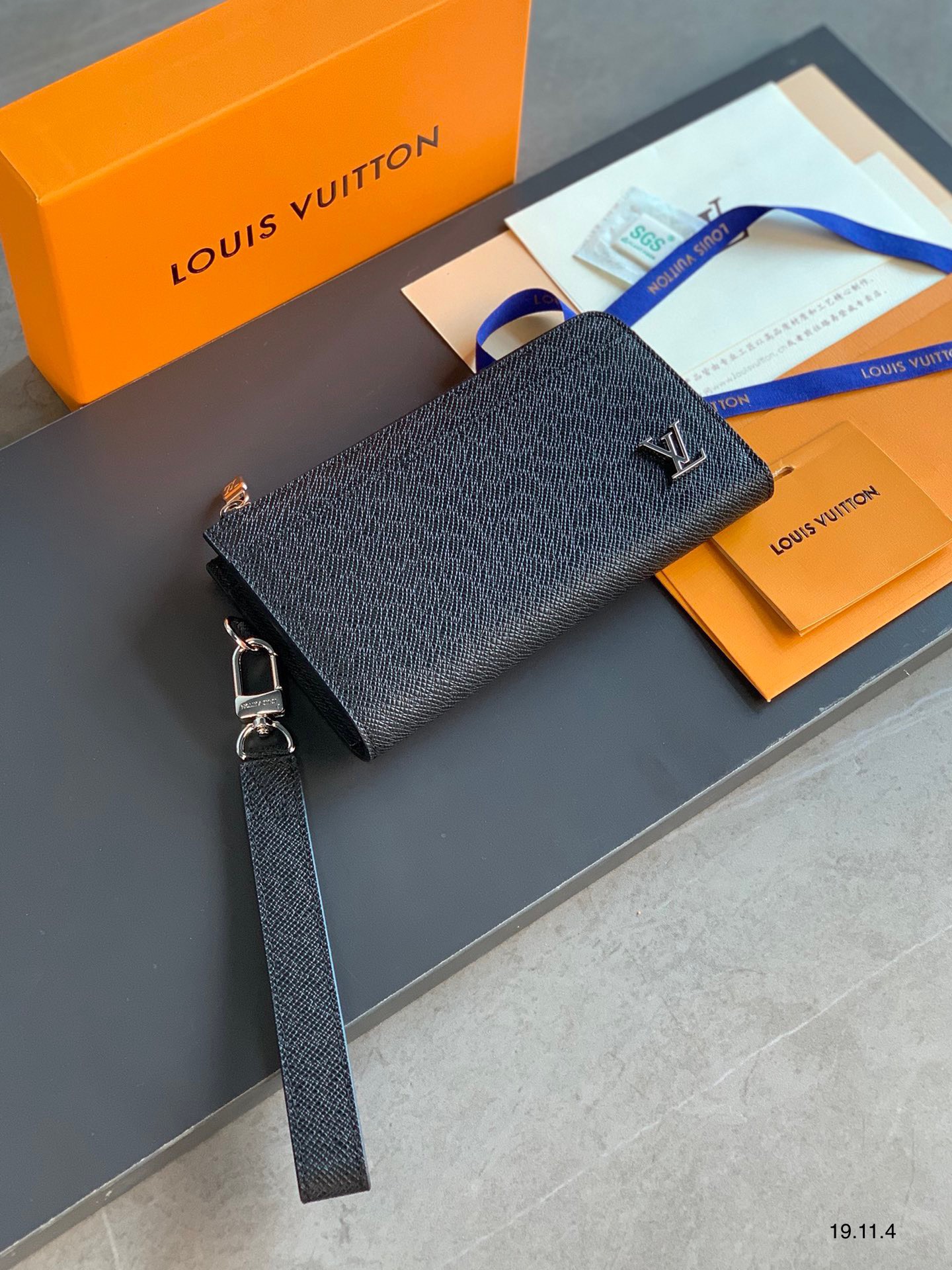 z4201807002362 a42d9edd06107ff60718f65a7ff783e1 - V&iacute; nam Louis Vuitton Si&ecirc;u Cấp TXNLV3093