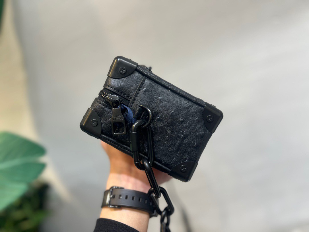 z4223206422264 80d283e56b5a0f15f754f4f8aa47c44d - T&uacute;i x&aacute;ch nam Louis Vuitton Si&ecirc;u Cấp TXNLV3111