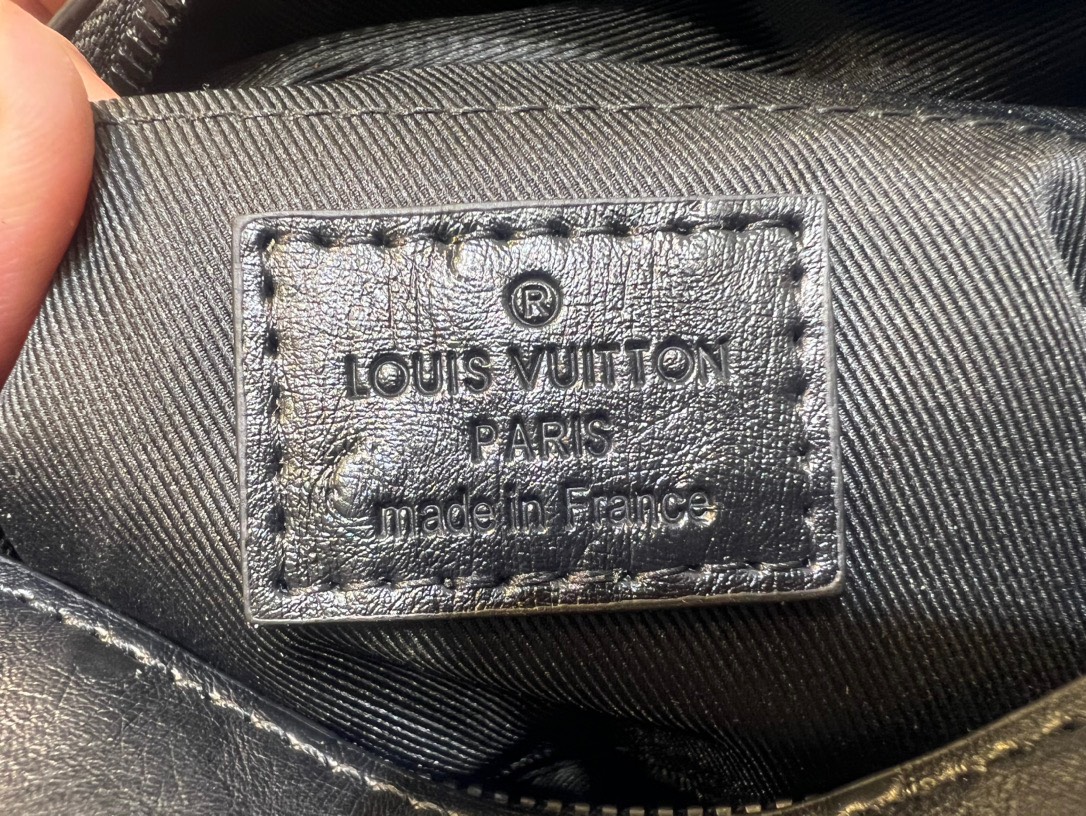 z4223206450173 0082a9977ae689270dcf39c05c6217be - T&uacute;i x&aacute;ch nam Louis Vuitton Si&ecirc;u Cấp TXNLV3111