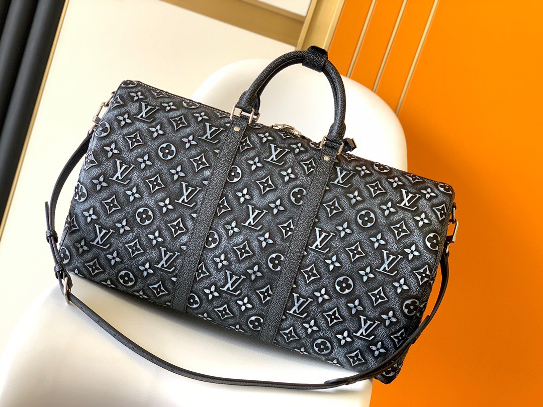 z4233803442377 e61630408ae1769e37cc8c7fc01accef - T&uacute;i x&aacute;ch nam Louis Vuitton Si&ecirc;u Cấp TXNLV3117