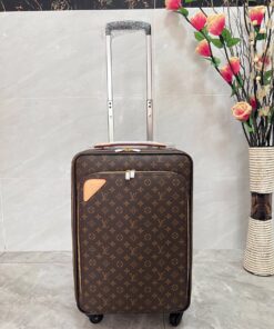 Vali Louis Vuitton siêu cấp VLLV3133 z4257811284030 5e2991f4274c57dec9ec0cd4905d8e59 247x296 - Vali Louis Vuitton siêu cấp VLLV3133