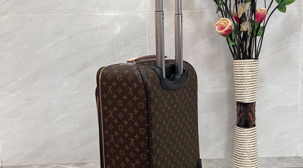 z4257811294641 2cdbe9045f8f6dcb20b7ca7b6127bb12 1024x568 - Vali Louis Vuitton si&ecirc;u cấp VLLV3133