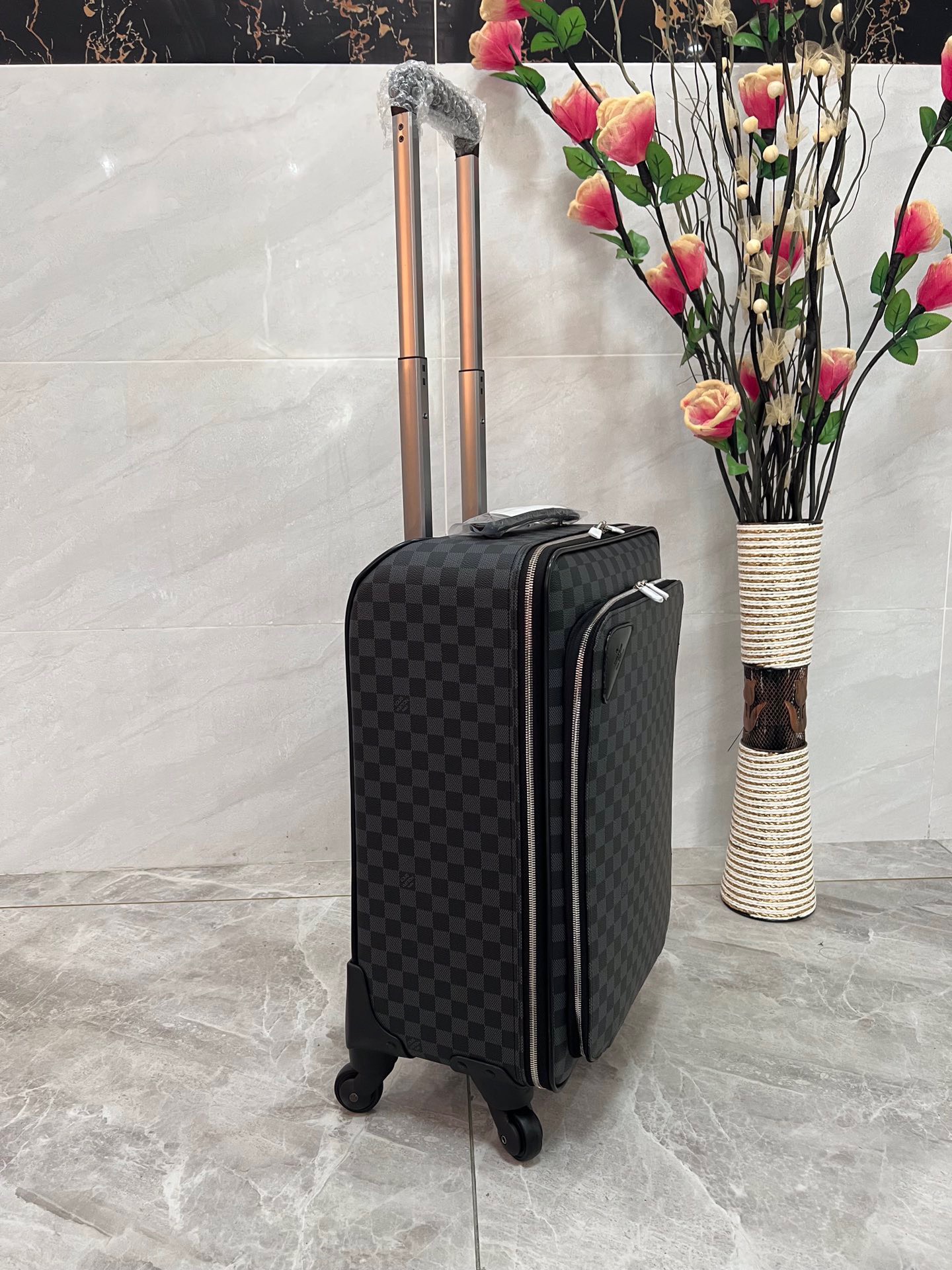 z4257811983654 4f7cc364685b59db3a3f5d351c3e72c1 - Vali Louis Vuitton si&ecirc;u cấp VLLV3135