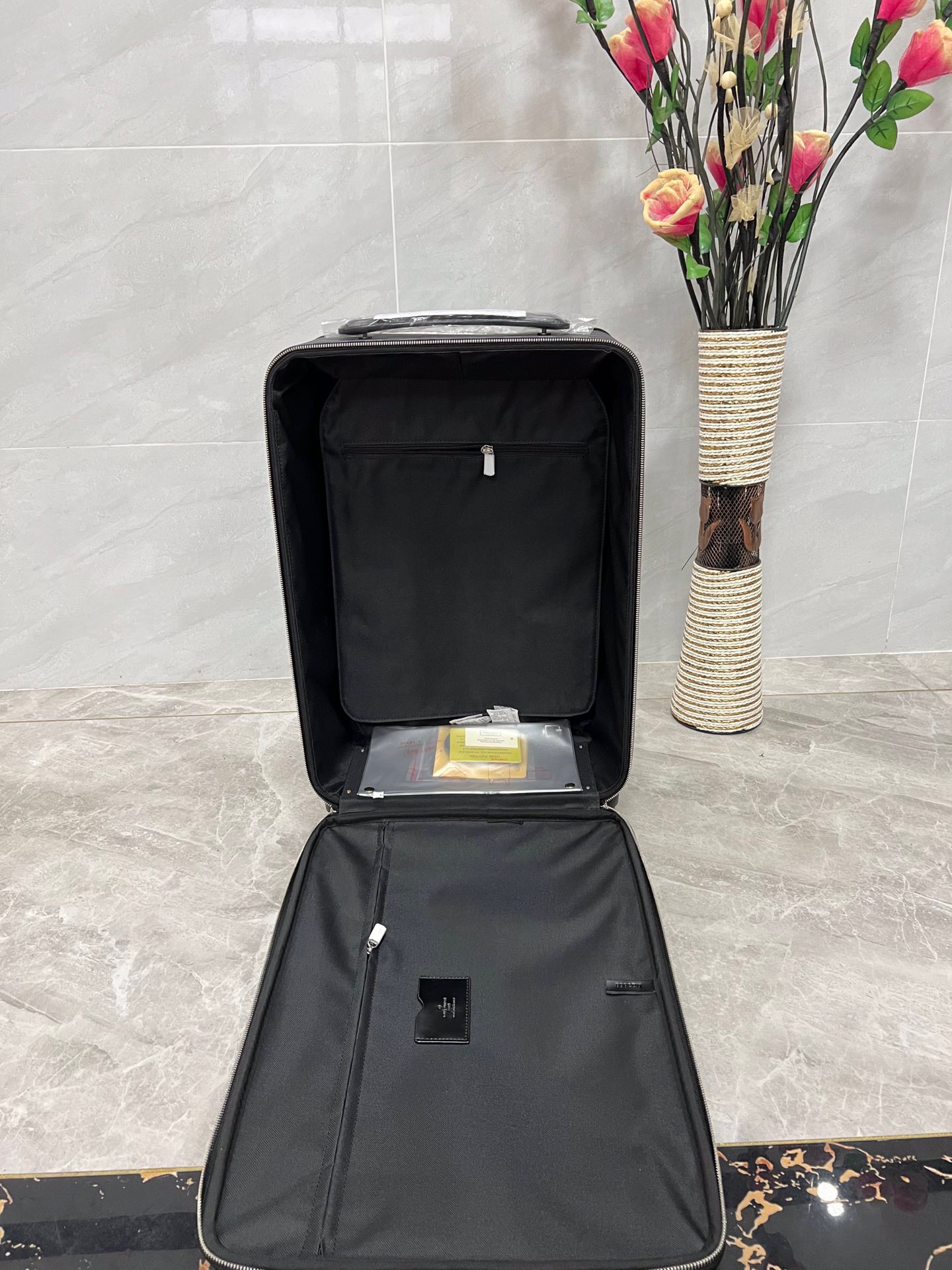 z4257812004661 defed7d5e4987c2c7a5e9a736932145b - Vali Louis Vuitton si&ecirc;u cấp VLLV3135