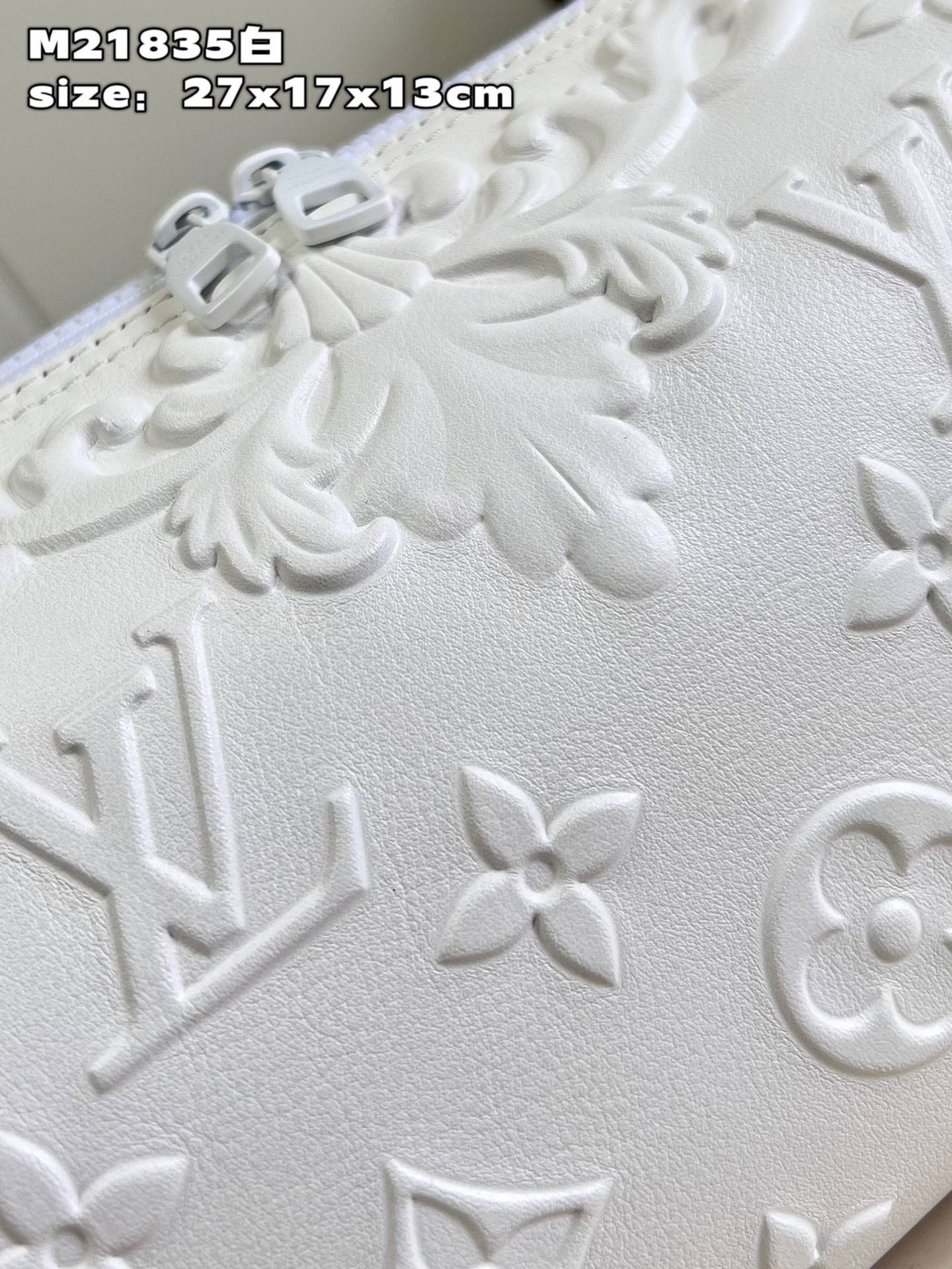 z4385934441564 2aa6fe29108bd7cf49294687e56a8d2e - T&uacute;i x&aacute;ch nam Louis Vuitton Si&ecirc;u Cấp TXNLV3202