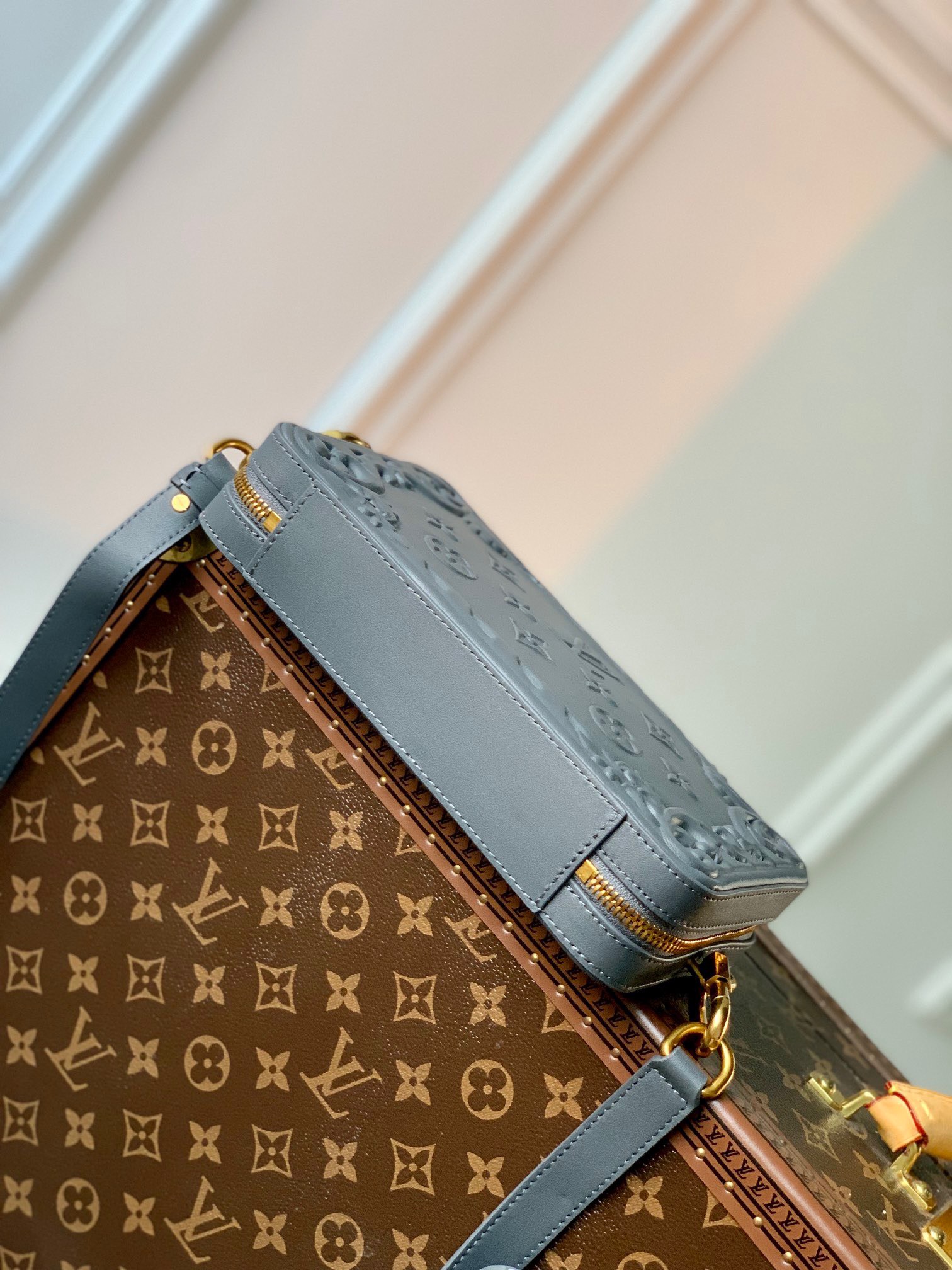 z4385935995710 66800e3c98d08b520f90ffaf05c5e3a2 - T&uacute;i x&aacute;ch nam Louis Vuitton Si&ecirc;u Cấp TXNLV3203