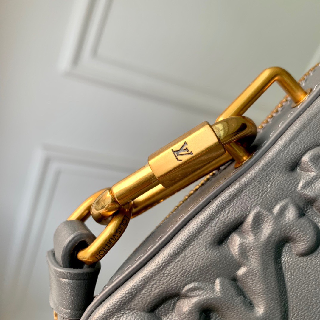z4385936018865 6d4be9ba84997a70ac4e4a7be7c2ac82 - T&uacute;i x&aacute;ch nam Louis Vuitton Si&ecirc;u Cấp TXNLV3203